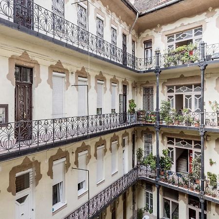 Lovely Studio In The Heart Of Budapest Luaran gambar
