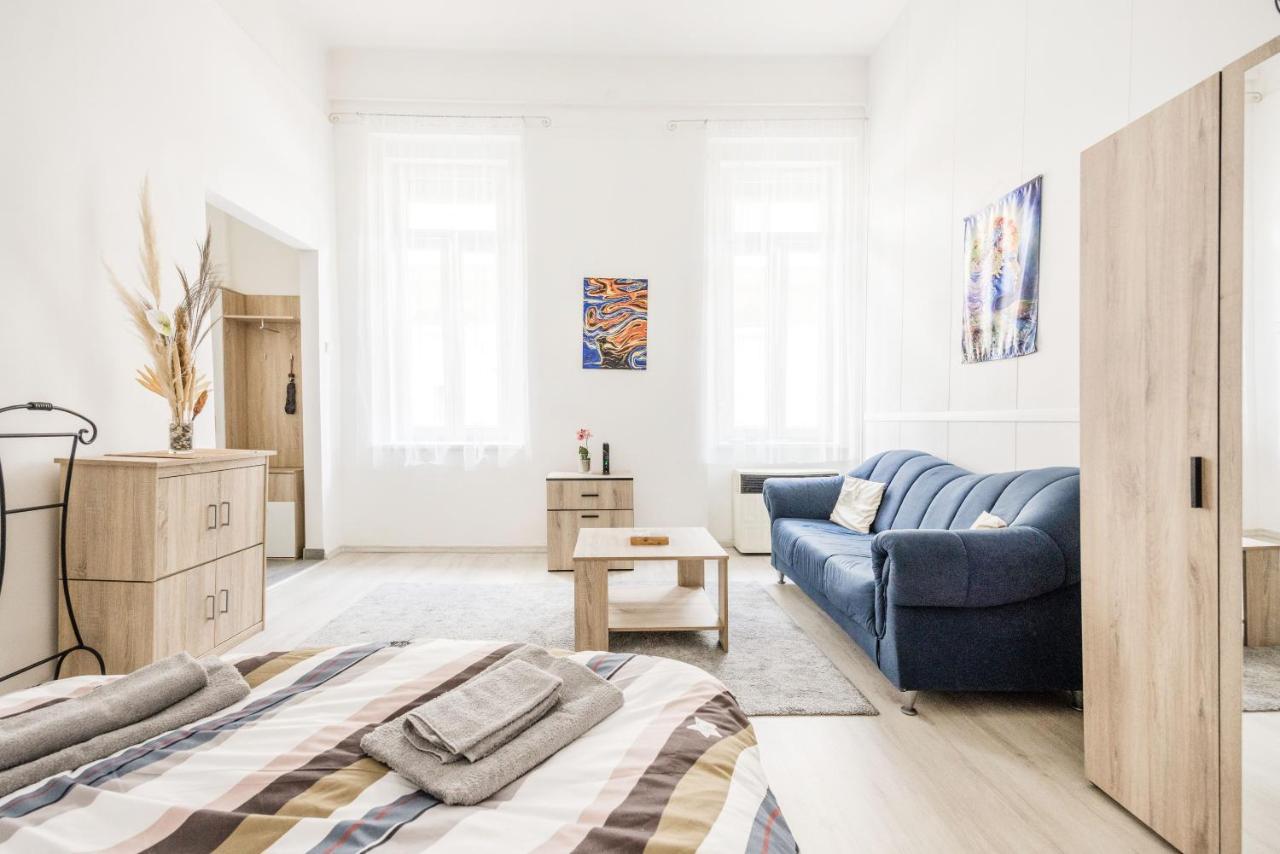 Lovely Studio In The Heart Of Budapest Luaran gambar