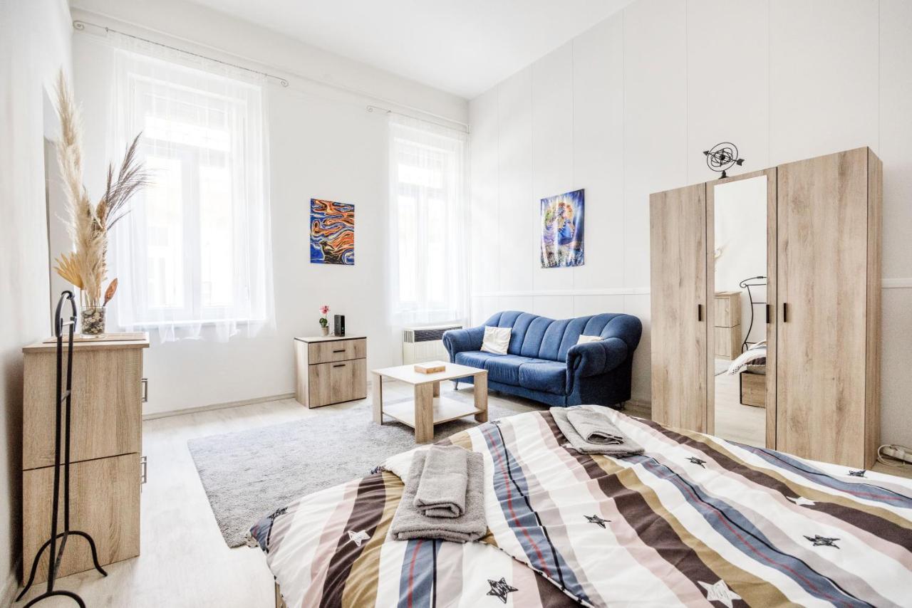 Lovely Studio In The Heart Of Budapest Luaran gambar