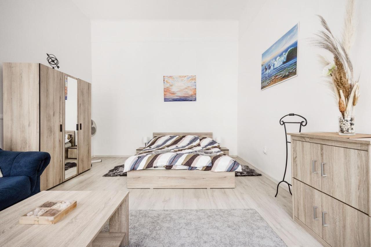 Lovely Studio In The Heart Of Budapest Luaran gambar
