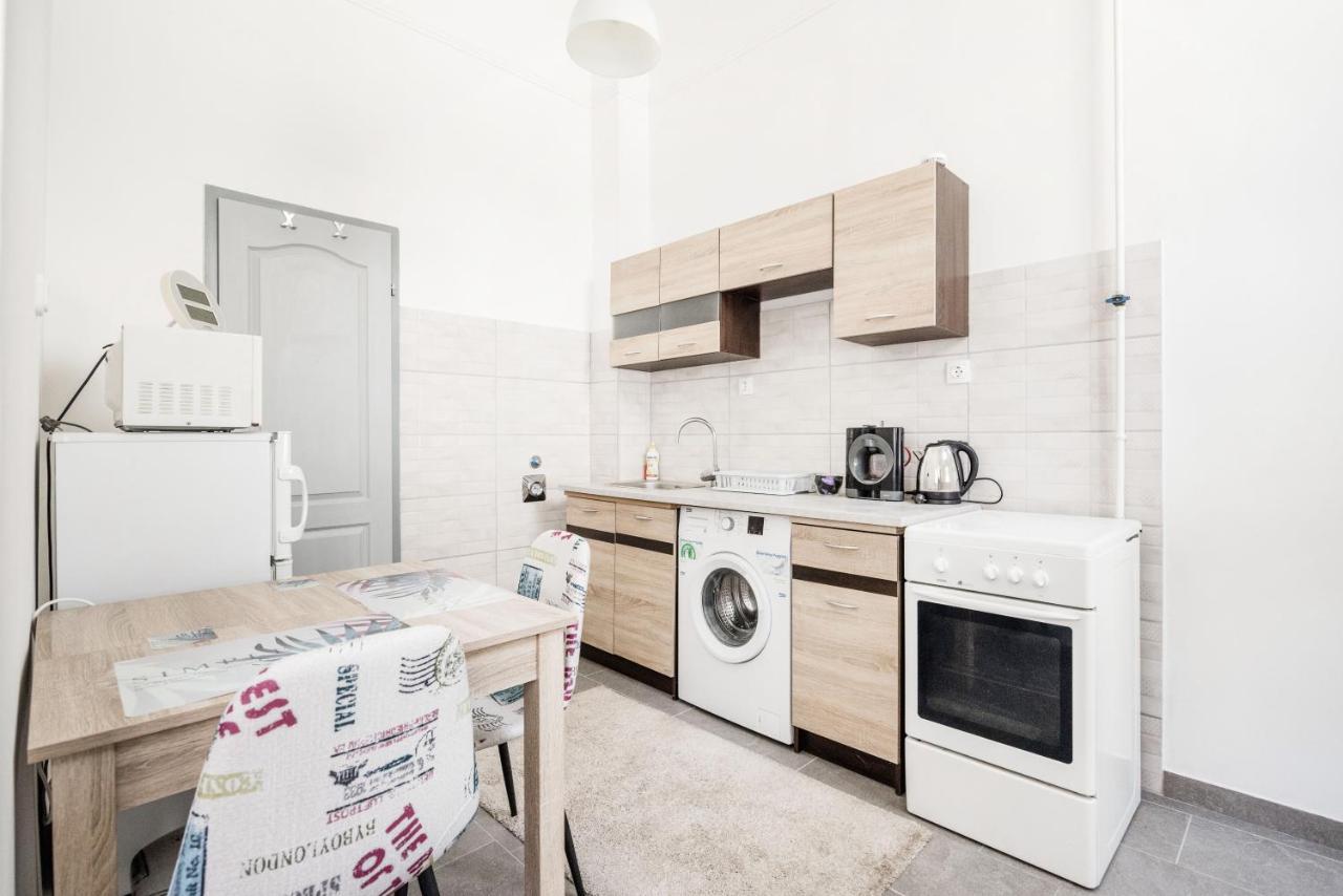Lovely Studio In The Heart Of Budapest Luaran gambar