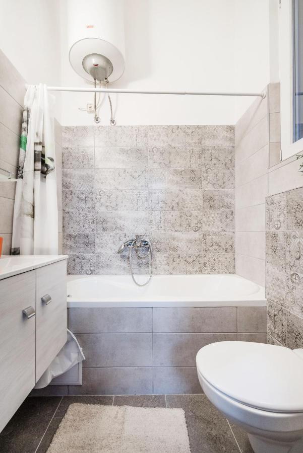 Lovely Studio In The Heart Of Budapest Luaran gambar