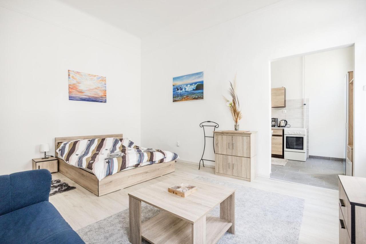 Lovely Studio In The Heart Of Budapest Luaran gambar