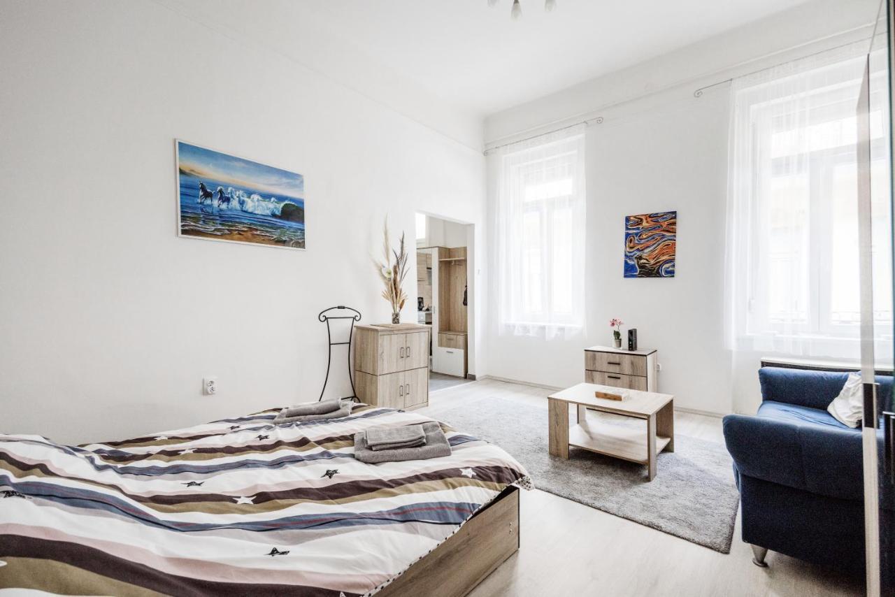 Lovely Studio In The Heart Of Budapest Luaran gambar